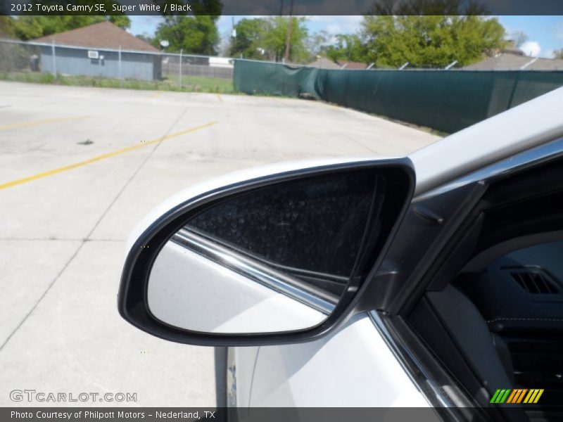 Super White / Black 2012 Toyota Camry SE