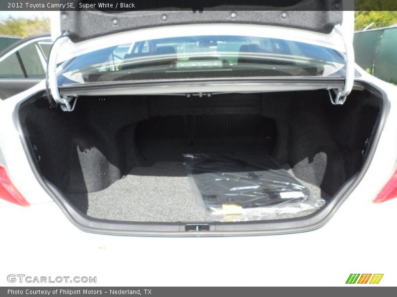 Super White / Black 2012 Toyota Camry SE