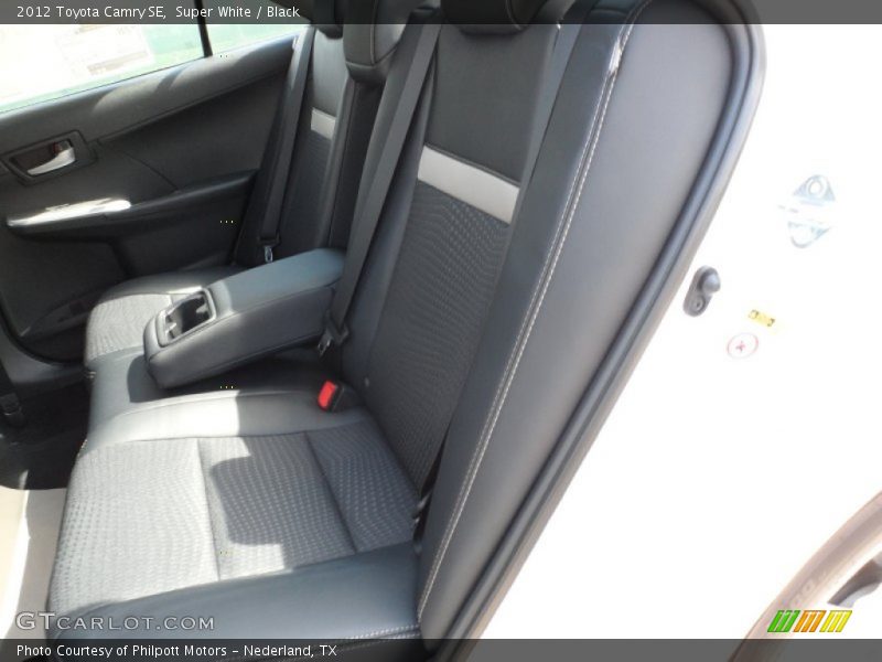 Super White / Black 2012 Toyota Camry SE