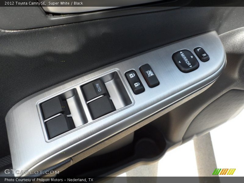 Super White / Black 2012 Toyota Camry SE