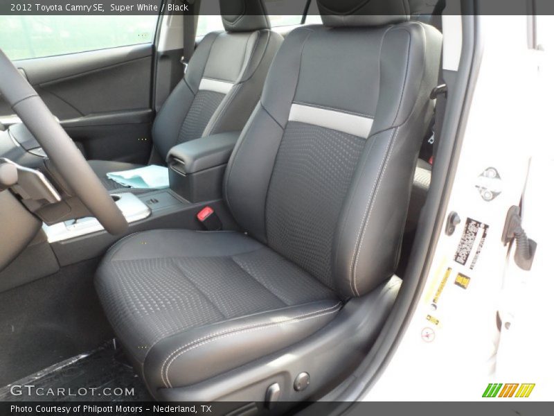 Super White / Black 2012 Toyota Camry SE