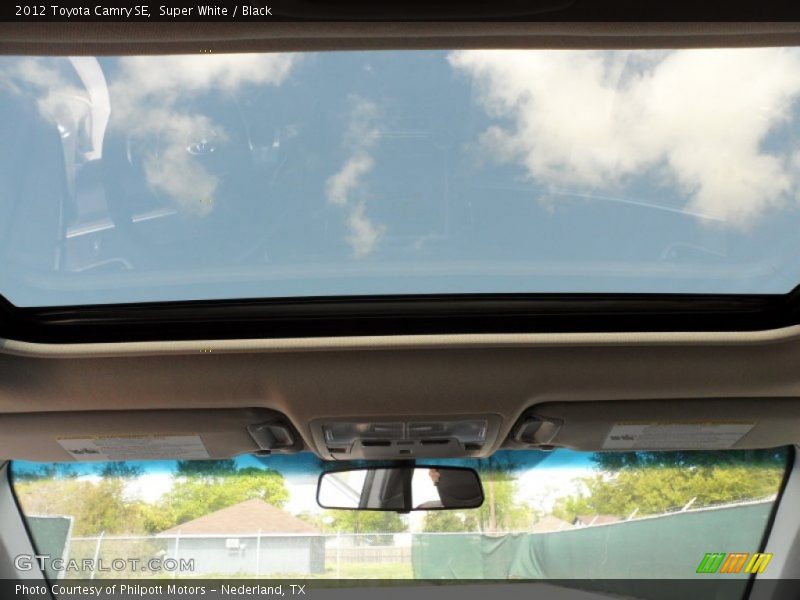 Super White / Black 2012 Toyota Camry SE