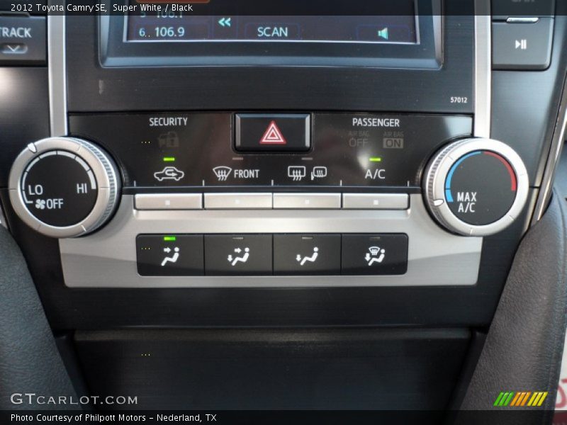 Super White / Black 2012 Toyota Camry SE