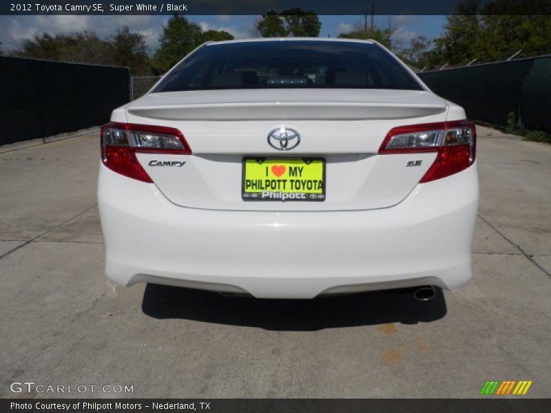 Super White / Black 2012 Toyota Camry SE