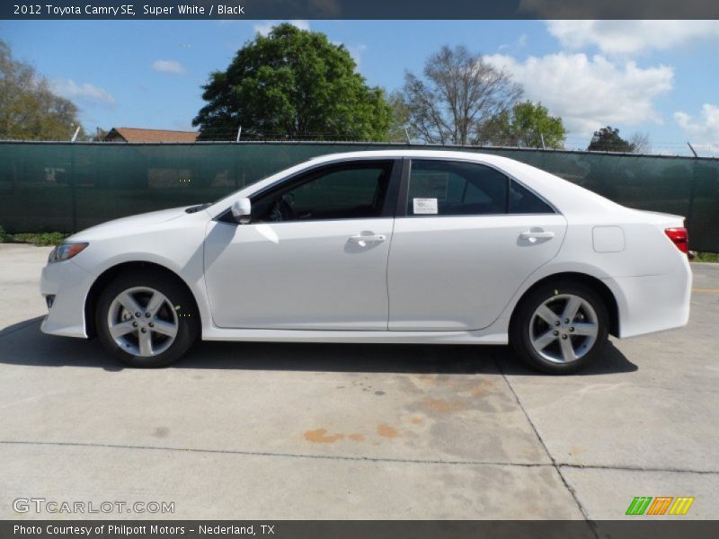 Super White / Black 2012 Toyota Camry SE