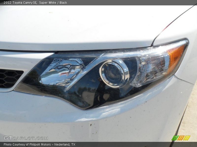 Super White / Black 2012 Toyota Camry SE