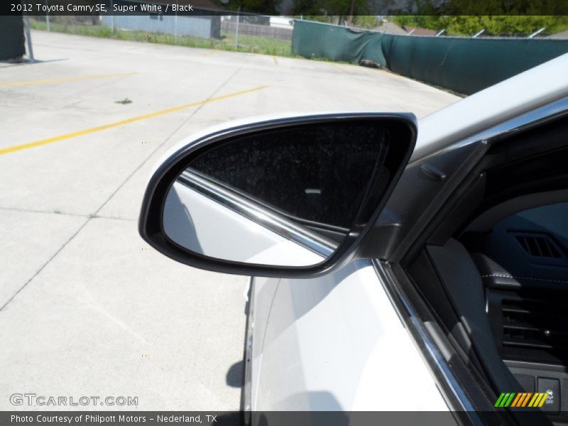 Super White / Black 2012 Toyota Camry SE