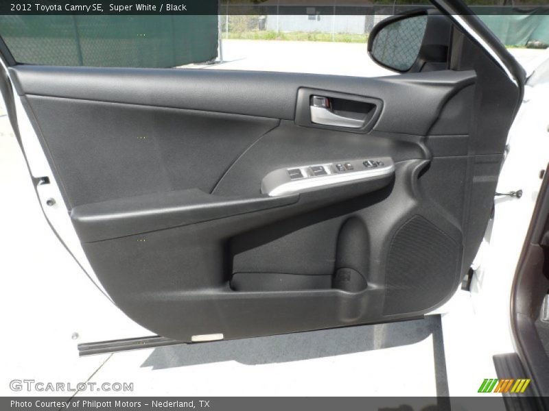 Super White / Black 2012 Toyota Camry SE