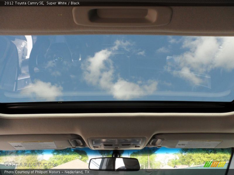 Super White / Black 2012 Toyota Camry SE
