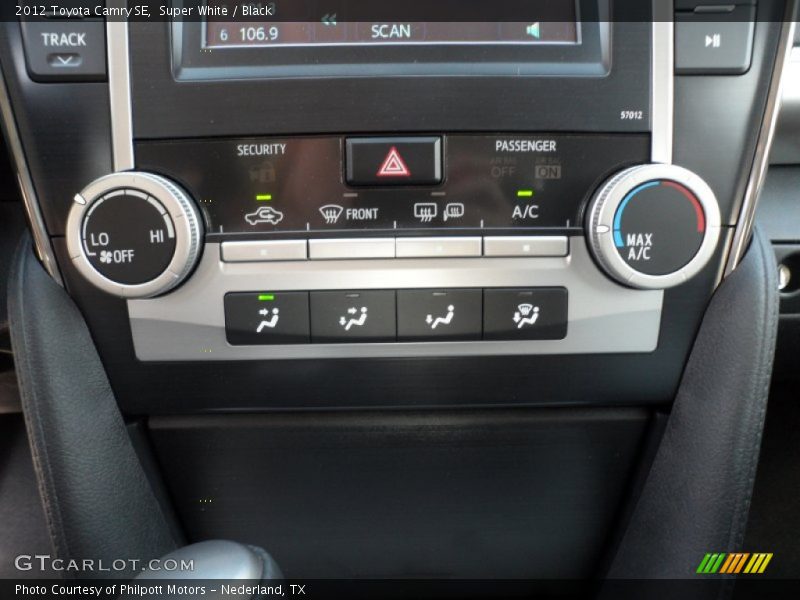 Super White / Black 2012 Toyota Camry SE