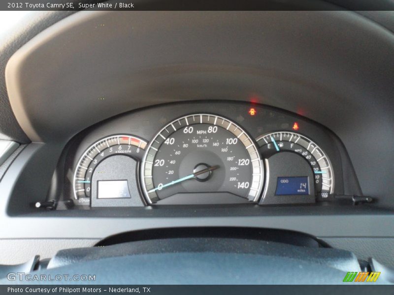 Super White / Black 2012 Toyota Camry SE