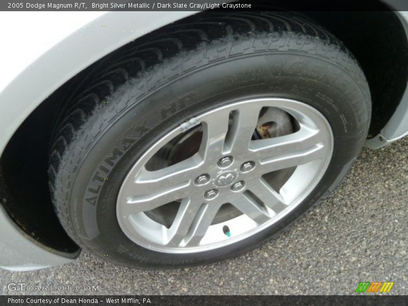 Bright Silver Metallic / Dark Slate Gray/Light Graystone 2005 Dodge Magnum R/T