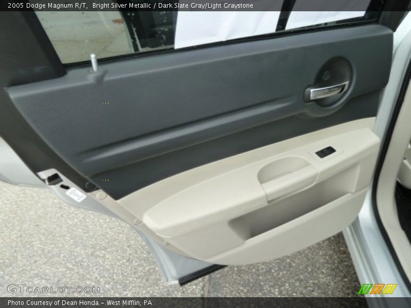 Bright Silver Metallic / Dark Slate Gray/Light Graystone 2005 Dodge Magnum R/T