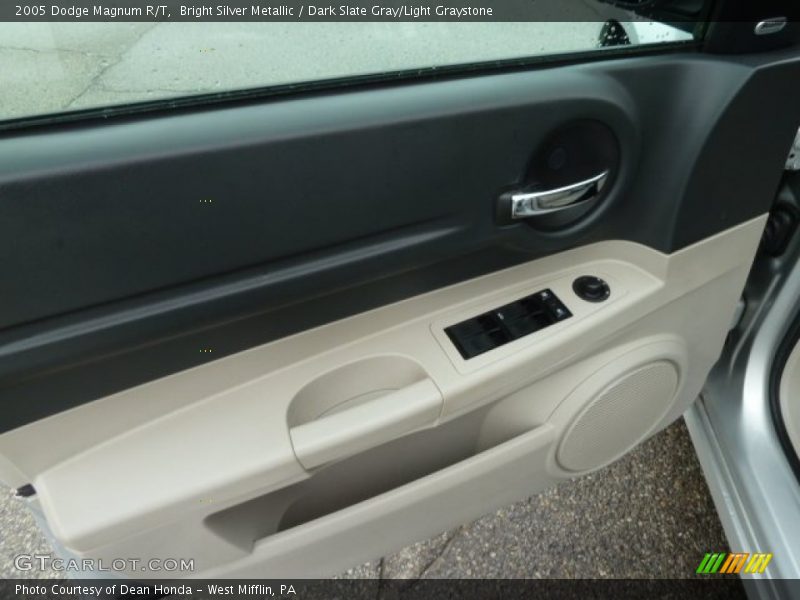 Bright Silver Metallic / Dark Slate Gray/Light Graystone 2005 Dodge Magnum R/T