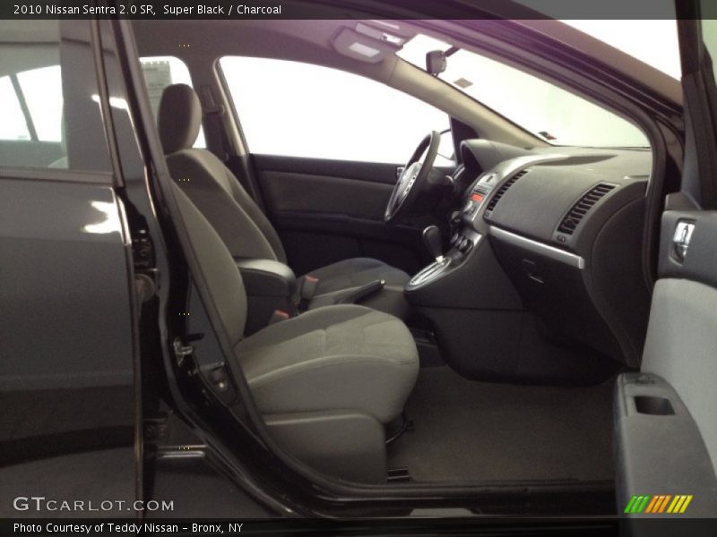 Super Black / Charcoal 2010 Nissan Sentra 2.0 SR