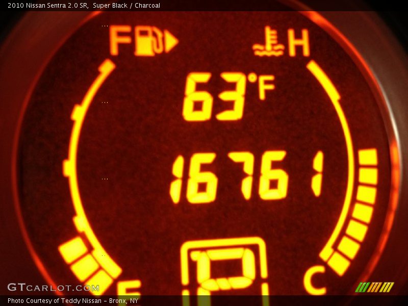 Super Black / Charcoal 2010 Nissan Sentra 2.0 SR