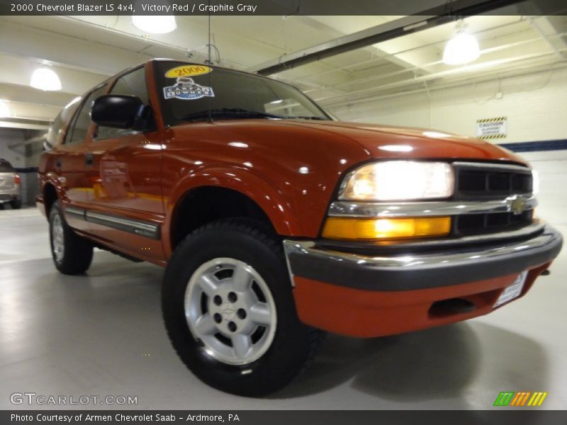 Victory Red / Graphite Gray 2000 Chevrolet Blazer LS 4x4