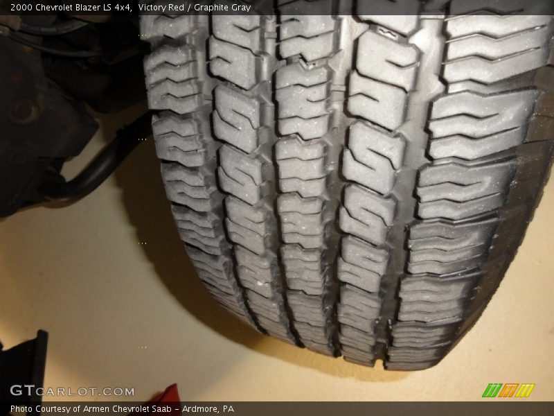Victory Red / Graphite Gray 2000 Chevrolet Blazer LS 4x4