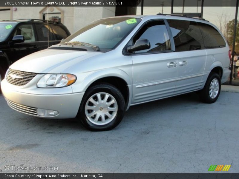 Front 3/4 View of 2001 Town & Country LXi