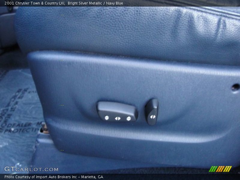 Bright Silver Metallic / Navy Blue 2001 Chrysler Town & Country LXi