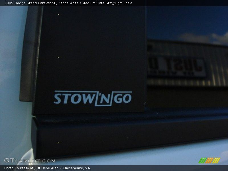 Stone White / Medium Slate Gray/Light Shale 2009 Dodge Grand Caravan SE