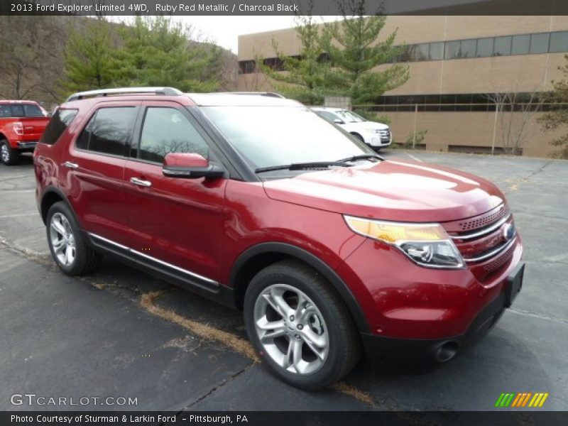 Front 3/4 View of 2013 Explorer Limited 4WD