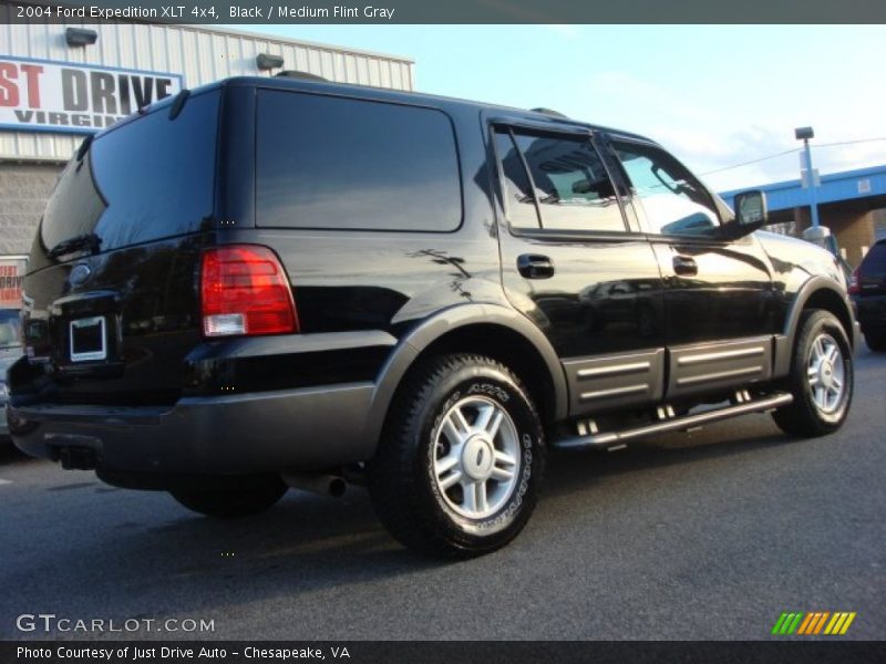 Black / Medium Flint Gray 2004 Ford Expedition XLT 4x4