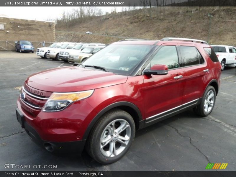 Front 3/4 View of 2013 Explorer Limited 4WD