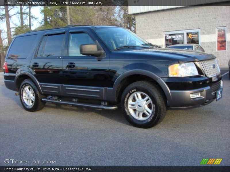 Black / Medium Flint Gray 2004 Ford Expedition XLT 4x4