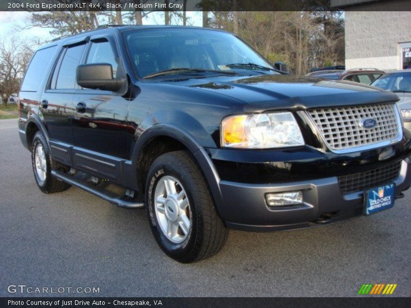 Black / Medium Flint Gray 2004 Ford Expedition XLT 4x4