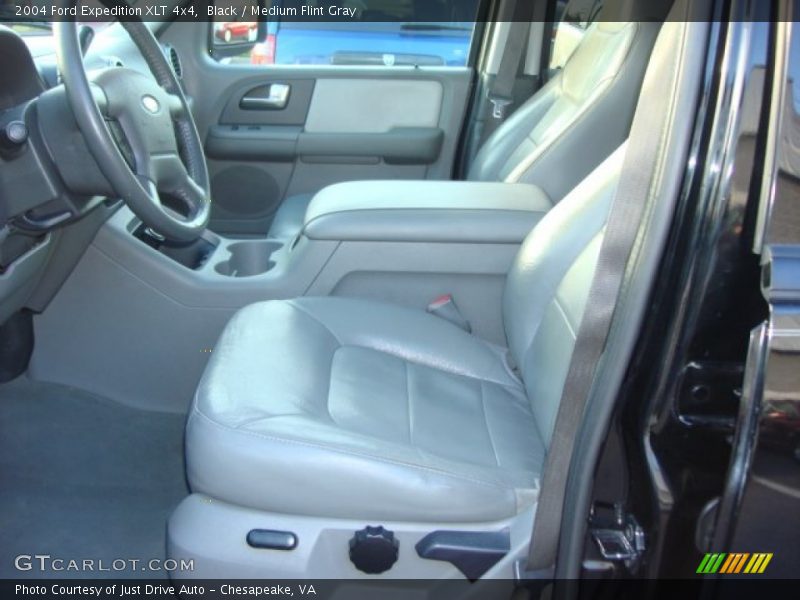 Black / Medium Flint Gray 2004 Ford Expedition XLT 4x4