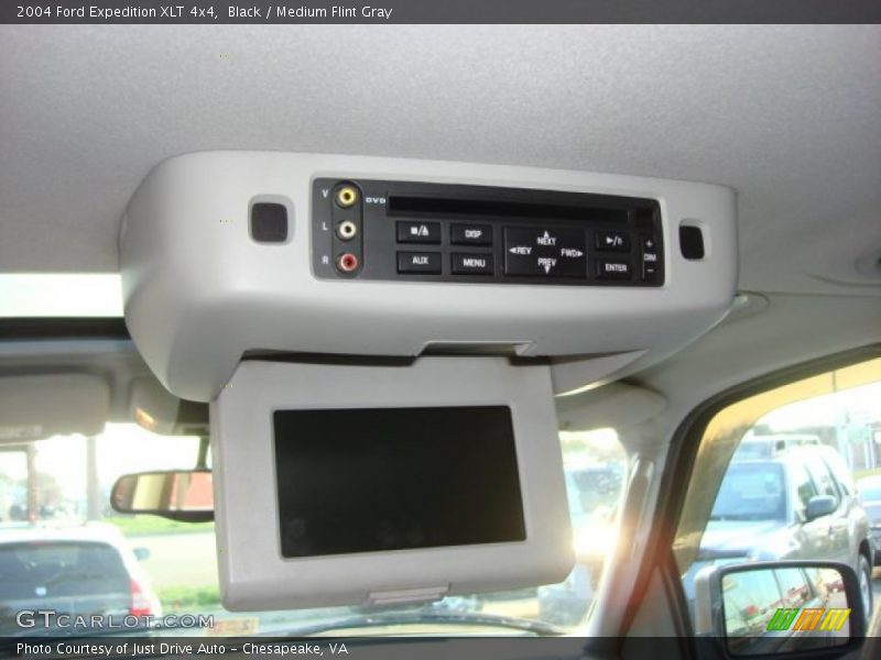 Black / Medium Flint Gray 2004 Ford Expedition XLT 4x4