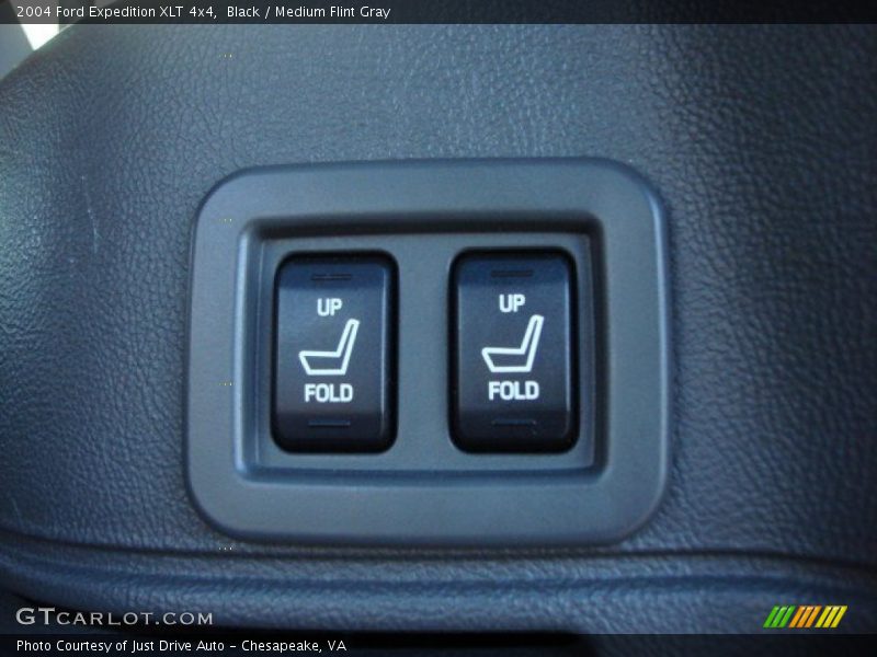 Black / Medium Flint Gray 2004 Ford Expedition XLT 4x4