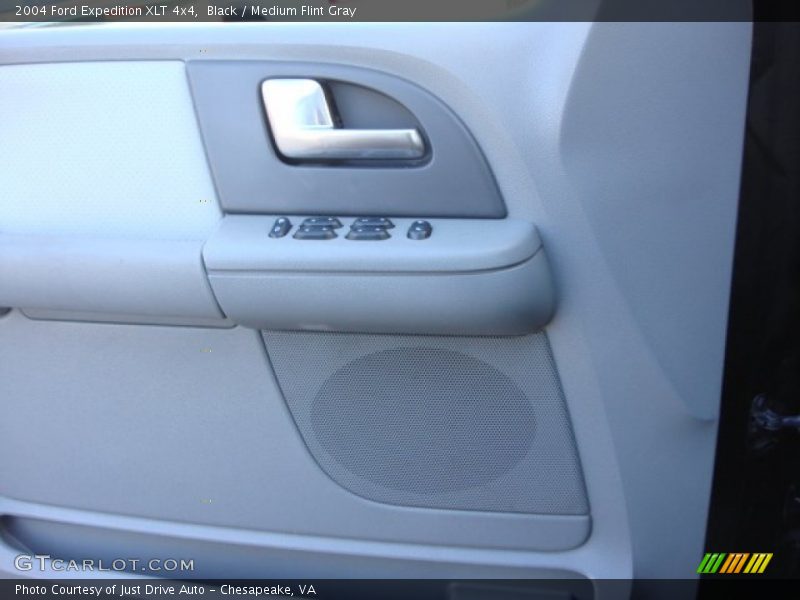 Black / Medium Flint Gray 2004 Ford Expedition XLT 4x4