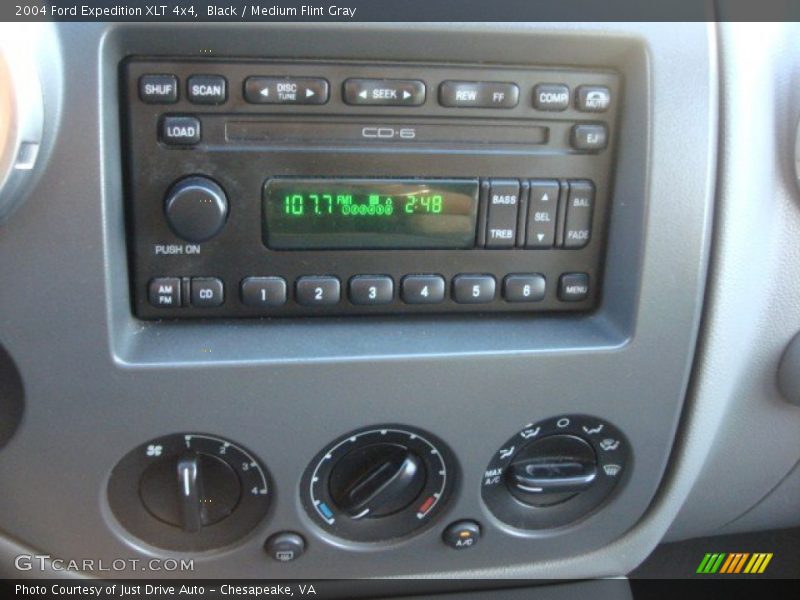 Black / Medium Flint Gray 2004 Ford Expedition XLT 4x4