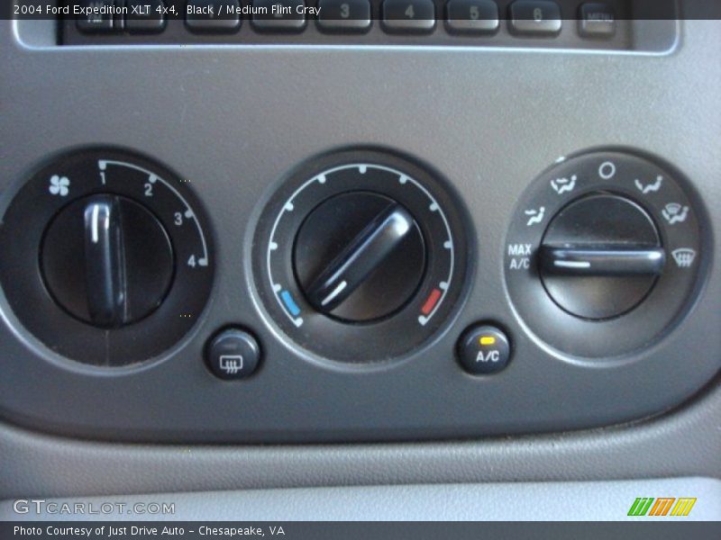 Black / Medium Flint Gray 2004 Ford Expedition XLT 4x4