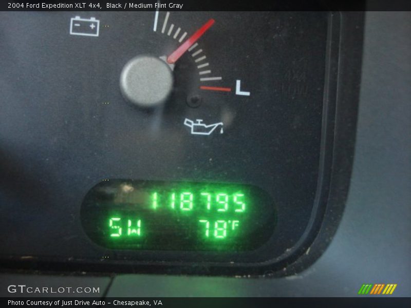 Black / Medium Flint Gray 2004 Ford Expedition XLT 4x4