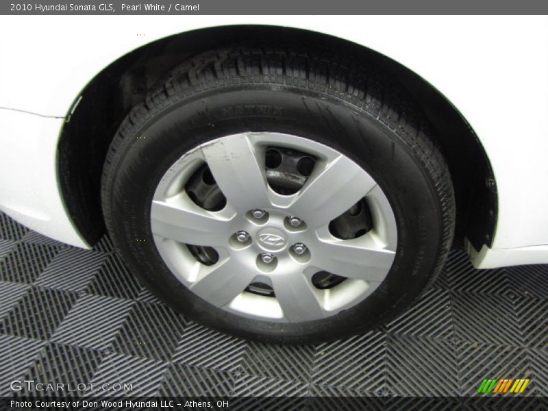 Pearl White / Camel 2010 Hyundai Sonata GLS