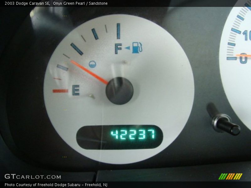 Onyx Green Pearl / Sandstone 2003 Dodge Caravan SE