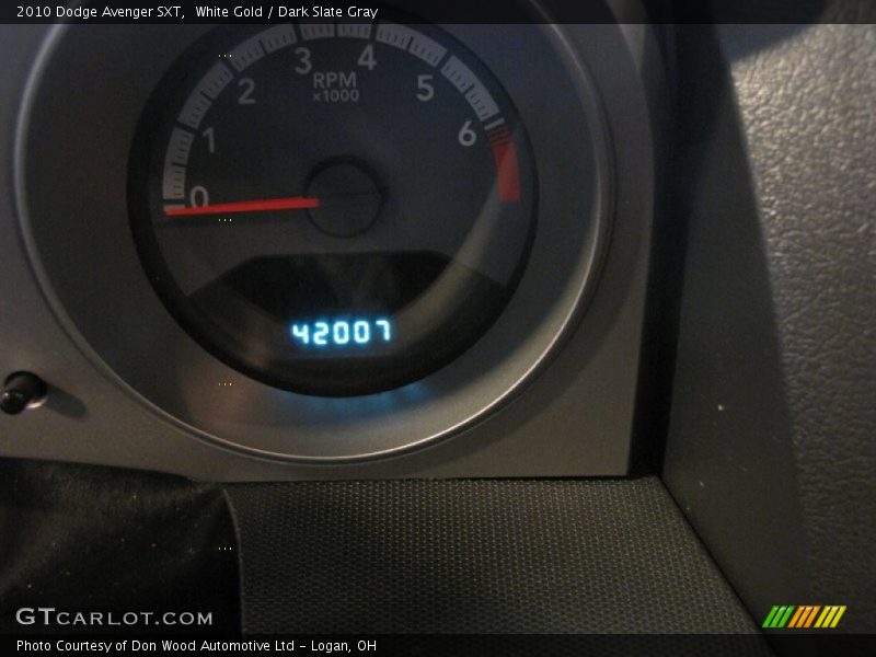 White Gold / Dark Slate Gray 2010 Dodge Avenger SXT