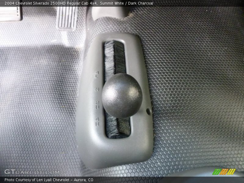 Summit White / Dark Charcoal 2004 Chevrolet Silverado 2500HD Regular Cab 4x4
