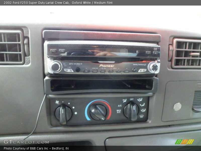 Oxford White / Medium Flint 2002 Ford F250 Super Duty Lariat Crew Cab