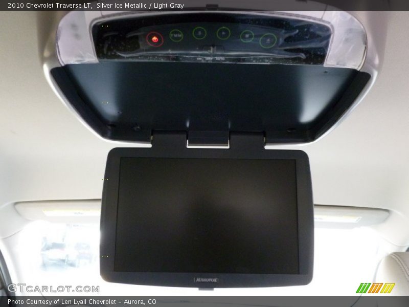 Silver Ice Metallic / Light Gray 2010 Chevrolet Traverse LT