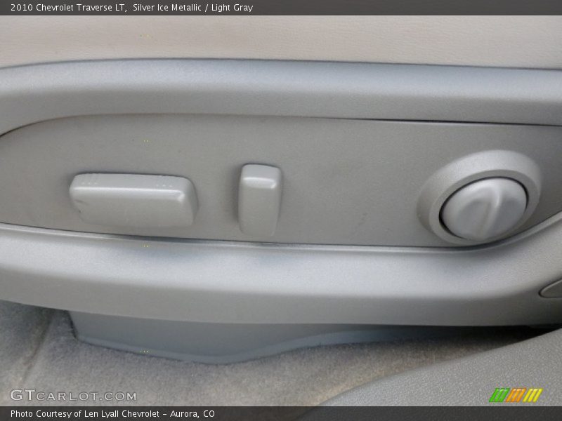 Silver Ice Metallic / Light Gray 2010 Chevrolet Traverse LT