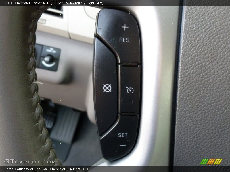 Silver Ice Metallic / Light Gray 2010 Chevrolet Traverse LT