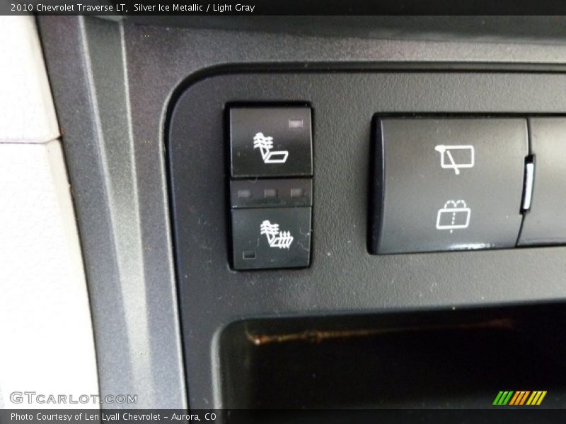 Silver Ice Metallic / Light Gray 2010 Chevrolet Traverse LT