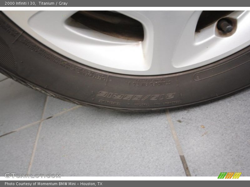 Titanium / Gray 2000 Infiniti I 30
