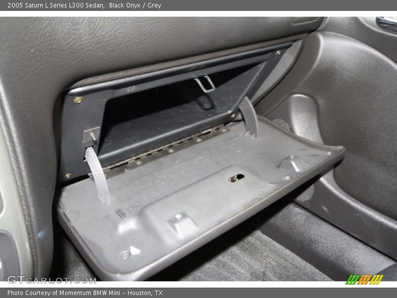 Black Onyx / Grey 2005 Saturn L Series L300 Sedan