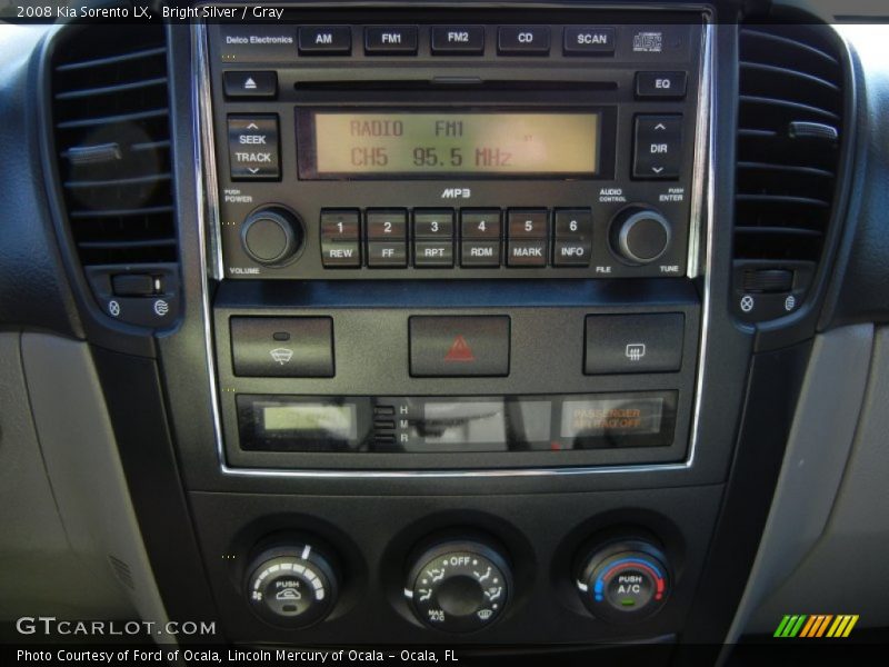 Bright Silver / Gray 2008 Kia Sorento LX
