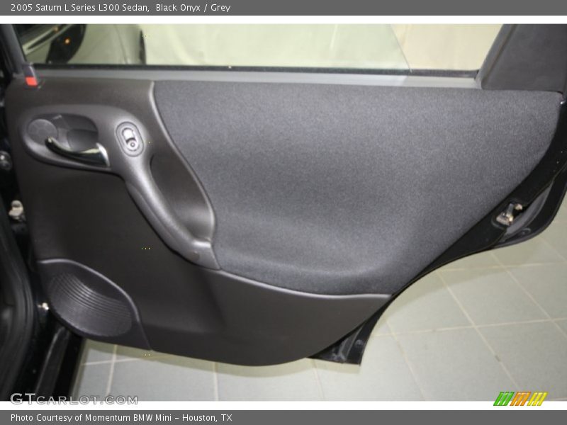 Black Onyx / Grey 2005 Saturn L Series L300 Sedan